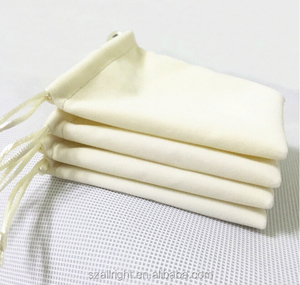 Sacs cadeaux biodégradables en mousseline de velours gaufré et imprimé sérigraphié avec cordon de serrage pour mariage indien, chaussures, vêtements, fourrures, chaussettes - Product Image 1