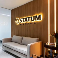 Huruf Timbul untuk Latar Belakang Resepsionis Kantor dengan Baja Anti Karat dan Lampu LED Halo Putih Hangat