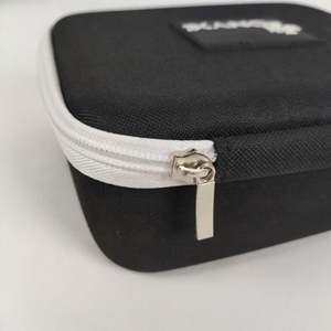 Bolsa de cosméticos al por mayor bolsa de maquillaje personalizada de moda bolsa de maquillaje de poliéster bolsa de cosméticos negra con logotipo - Product Image 6