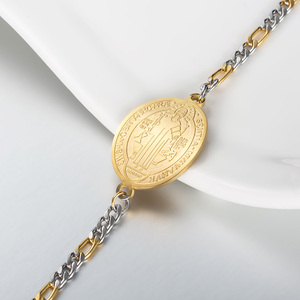 Pulsera de Acero Inoxidable con Medalla de <span class=keywords><strong>San</strong></span> <span class=keywords><strong>Benito</strong></span> Católica, Bañada en Oro de 18k, Plata/Oro - Product Image 4