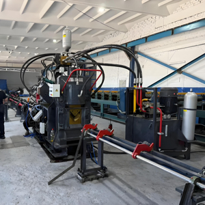Ligne de machines de poinçonnage et de marquage CNC hydrauliques haute précision <span class=keywords><strong>à</strong></span> <span class=keywords><strong>prix</strong></span> réduit pour tours de transmission d'énergie - Product Image 1