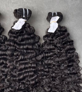 Lots de Cheveux Indiens Vierges Bruts Non Transformés 100% Naturels, Ondulés Profonds, Durables et Intactes - Product Image 1