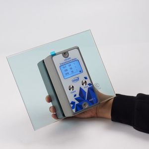 El medidor de transmisión de luz LS110H puede probar vidrio ya instalado o materiales más grandes con diseño dividido. - Product Image 1