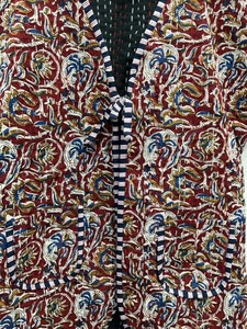 Veste en coton matelassée Kantha au design unique, imprimée à la main, douce, respirante, demi-veste vintage, style bohème, avec cordon de serrage - Product Image 3