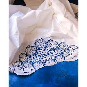 Set di Lenzuola Matrimoniali con Lenzuolo Superiore e Due Federe in Lino con Bordo Lavorato all'Uncinetto e Arricciato Perfettamente - Product Image 5