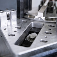 Línea de Producción de Ensamblaje de Esquinas de Cuatro Cabezas CNC de Alta Precisión para Aluminio y UPVC con Software de Control Independiente y Alto Nivel de Seguridad