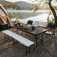 Ensemble table et bancs pliants d'extérieur et d'intérieur en HDPE avec texture imitation bois pour cour, jardin, hôpital ou salle à manger