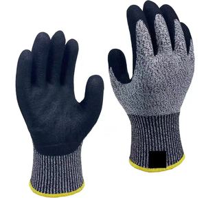 Guantes de mano de seguridad HPPE resistentes al agua y al aceite anticorte Nivel 5 con recubrimiento de nitrilo certificado CE EN388 - Product Image 1