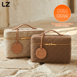 Sac de toilette matelassé en jean LZ personnalisable, trousse de <span class=keywords><strong>maquillage</strong></span> de voyage, organiseur de coiffeuse pour femme avec sangle de bagage et étiquette personnalisée - Product Image 2