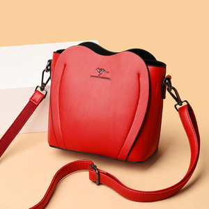 กระเป๋าหนังลายจระเข้สำหรับผู้หญิง กระเป๋าสะพายข้างดีไซน์เรียบง่าย รูปทรงถัง - Product Image 4