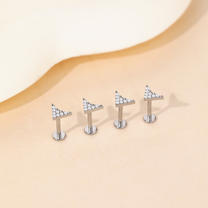 Titanio roscado interno redondo CZ Chevron <span class=keywords><strong>flecha</strong></span> tachuelas traseras planas para cartílago de oreja <span class=keywords><strong>Tragus</strong></span> Labret Piercing para el cuerpo joyería - Product Image 3