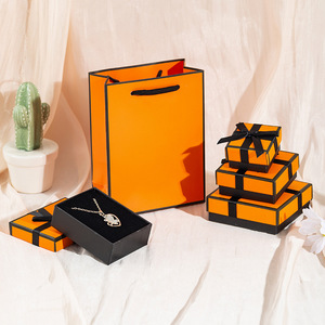 กล่องใส่เครื่องประดับพร้อมถุงกระดาษผ้าฝ้ายเนื้อแข็งลายสวรรค์และโลกหรูหราออกแบบได้ตามต้องการ - Product Image 2