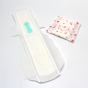 Toallas Sanitarias Femeninas Súper Absorbentes Maxi/Super, de Algodón Suave, Desechables, con Aniones, Transpirables y con Alas - Product Image 1
