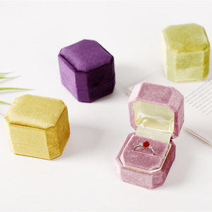 Nuevo Joyero Minimalista de Terciopelo 2024, Joyero con Tapa Abatible, Diseño Octagonal, Venta al por Mayor por Fabricantes - Product Image 1