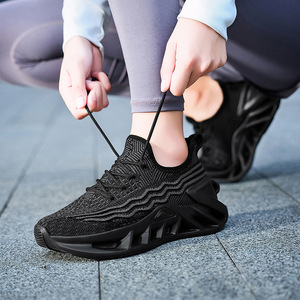 Chaussures de sport décontractées respirantes grande taille pour hommes <span class=keywords><strong>et</strong></span> femmes, en maille tissée, style <span class=keywords><strong>mode</strong></span>, pour couples, idéales pour la marche - Product Image 6