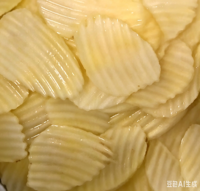 Volledig automatische batch multifunctionele chips productielijn met automatische afvoer friteuse voor aardappel-, zoete aardappel-, banaan- en cassavechips
