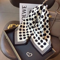 Foulard carré 100 % soie de mûrier satinée pour femme, imprimé pois classique, vintage, élégant, pour la tête, le cou, les cheveux, ou comme accessoire de sac