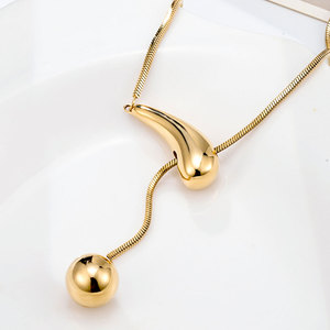 Collana <span class=keywords><strong>a</strong></span> Y <span class=keywords><strong>a</strong></span> Mezzaluna Unica per Donne - Pendente <span class=keywords><strong>a</strong></span> Sfera Moderno e Chic in Acciaio Inossidabile Placcato Oro 18K - Product Image 2