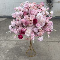 Centro de Mesa de Flores Artificiales de Seda de Alta Calidad IFG Wedding, Color Blanco Puro Mezclado con Rosa Nude y un Toque de Verde