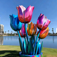 Sculpture de tulipe personnalisée moderne en acier inoxydable poli et résine, grande et colorée, avec logo personnalisable pour l'art urbain et les objets de collection