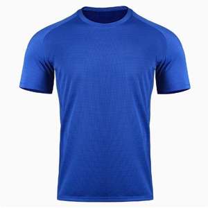 Camiseta deportiva ligera con capucha para hombre, transpirable, respetuosa con el medio ambiente - Product Image 4