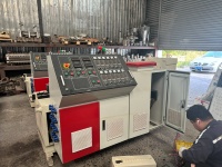 Machine de fabrication de profilés de fenêtres et de portes en PVC de Chine, machine de fabrication de profilés de fenêtres en bois plastique PVC WPC