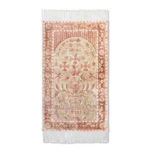 Alfombra de Oración Musulmana Moderna Hecha a Mano de Viscosa Premium en Color Dorado Claro y Moca para Uso Doméstico, Cómoda y de Alta Calidad - Product Image 1