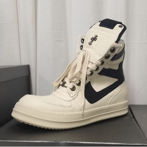 Zapatillas de Estilo Walking de Caña Alta para Hombre PV 2025 Fabricantes Europeos y Americanos Suela Gruesa Negro Blanco Triángulo Invertido con Cordones Tallas - Product Image 2