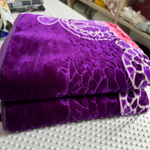 Vente en gros Offre Spéciale épais 100% polyester impression et gaufrage Raschel couverture tissu pour l'hiver - Product Image 1