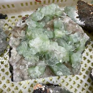 Cristal de guérison, amas d'apphylite naturelle, blanc, vert, divers jolis cristaux, vente en gros - Product Image 2