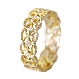 Anello Vintage con Corona Floreale Traforata per Donne, Elegante Gioiello da Dito alla Moda - Product Image 1