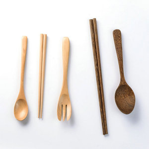 Ensemble de couverts de voyage écologiques en bois (baguettes, cuillère, fourchette) style simple pour 1 personne - Product Image 1