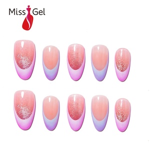 Vente en gros OEM ODM Faux ongles roses à presser, pointes d'ongles en amande à paillettes, <span class=keywords><strong>Les</strong></span> Jolis Modè<span class=keywords><strong>les</strong></span> d'Ongles Réutilisables avec Colle - Product Image 1