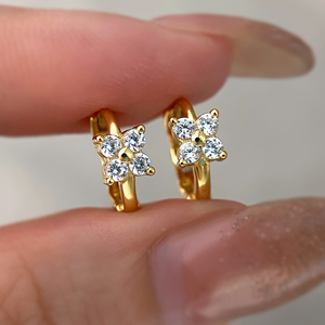 Pendientes de aro sencillos de latón con circonita, impermeables, para mujer, regalo para fiesta o boda, chapados en oro de 18 quilates - Product Image 3