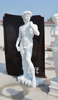 Statue d'homme nu en pierre de jardin moderne par David Factory fournie pour une application en extérieur Style de design traditionnel