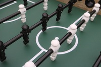 Table de football de table d'intérieur en bois de 55 pouces avec pieds croisés, idéale pour la maison et la salle de jeux