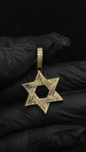 Colgante Estrella de David Chapado en Oro de 14k con Incrustaciones de Diamantes, Collar con Amuleto de Estrella Judía de Moissanita, Colgante Religioso de Estrella de Oro Estilo Hip Hop - Product Image 3