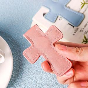 Marque-pages magnétiques personnalisés en similicuir gravé au laser, marque-pages de lecture en forme de croix vierges en cuir PU pour cadeau - Product Image 4