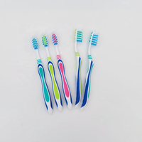 Brosse à dents ergonomique antidérapante avec points, sans BPA, manche en plastique couleur charbon, pour transplantation capillaire oblique, usage domestique adulte