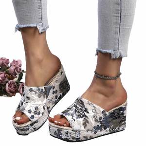 Sandales compensées d'été pour femmes à bout ouvert, plateforme, semelle épaisse en caoutchouc, talon haut, pantoufles souples, chaussures tendance - Product Image 5