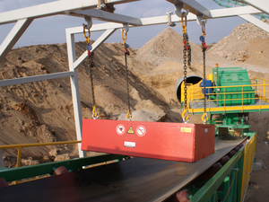 Transportador magnético Overband de correa cruzada permanente para quitar tuercas, pernos y clavos de carreteras - Product Image 5