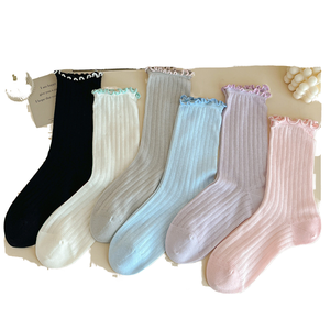 Calcetines de Mujer de Alta Calidad con Volantes y Tejido Acanalado, Transpirables, de Secado Rápido, Informales, con Logotipo Personalizado - Product Image 1