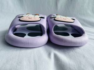 H012 Pantofole a Forma di Mucca Viola, Antiscivolo, Tomaia in PVC, Suola Intermedia in EVA, per Tutte le Stagioni, da Indossare in Casa - Product Image 5
