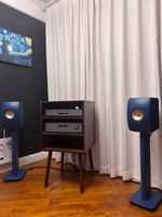 Meuble de rangement moderne en bois massif pour amplificateur et vinyles, idéal pour la maison, l'hôtel ou comme meuble d'appoint de canapé dans le salon ou la chambre.