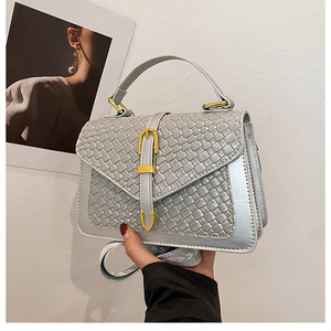 Sacs à main pour femmes tissés de luxe, design tendance 2025, sacs à main en cuir PU pour femmes <span class=keywords><strong>avec</strong></span> une <span class=keywords><strong>large</strong></span> <span class=keywords><strong>sangle</strong></span>, fermeture à clé - Product Image 4