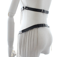 Vente en gros directe usine ODM : Jouets sexuels, Lingerie en cuir PU avec chaîne métallique, Strings, Jupes de danse orientale, Costumes de performance, Tenues de pole dance