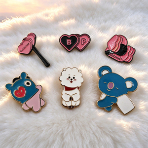 Broche en métal émaillé personnalisée, broche à logo plaqué or personnalisée, broche personnalisée pour vêtements pour femmes - Product Image 1