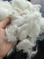 Microfibre de polyester vierge super fine 0,9D, 64 mm, siliconée, pour doudoune et couette d'hiver, offrant une grande solidité
