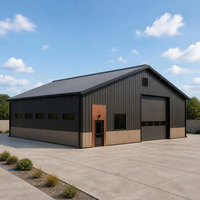 Entrepôt de stockage moderne en acier préfabriqué avec accents en bois pour installation logistique