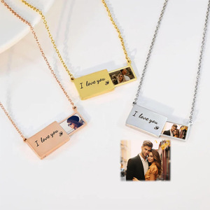Collana con Ciondolo Personalizzabile 'I Love You' CE in Acciaio Inossidabile con Catena a Maglia, Regalo di Compleanno - Product Image 1